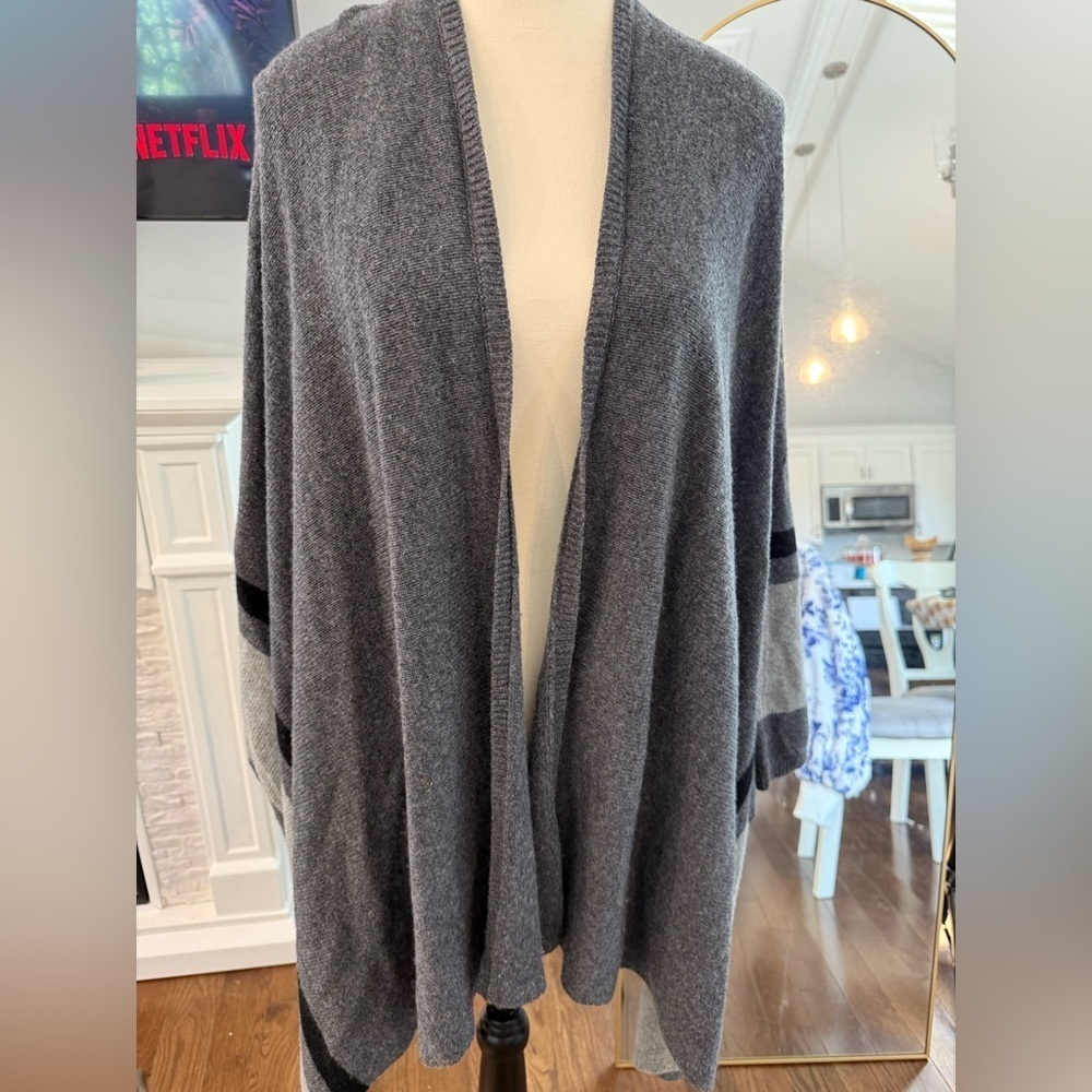 Anthropologie Velvet by Graham & Spencer Gray Knit Cardigan